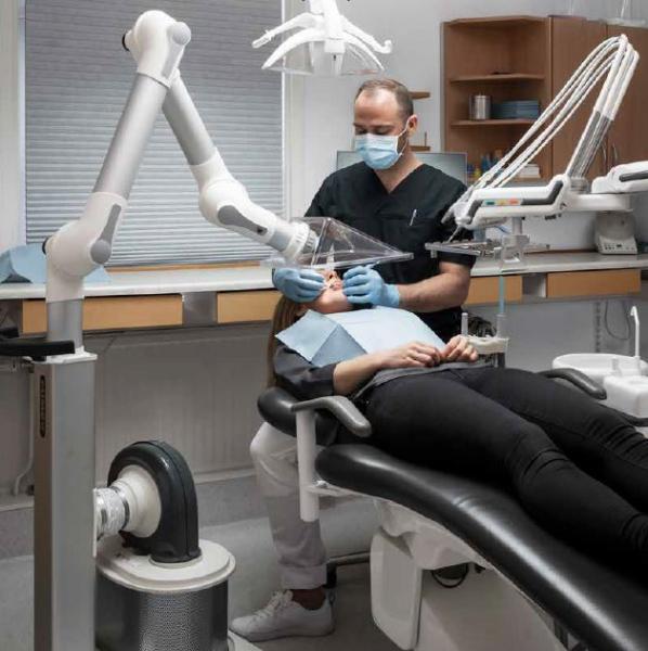 Mobile Absaugung von Aerosolen + Viren + Bakterien per Absaugarm